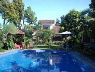 Five Cloves Pool Villa Lembang Bagian luar foto